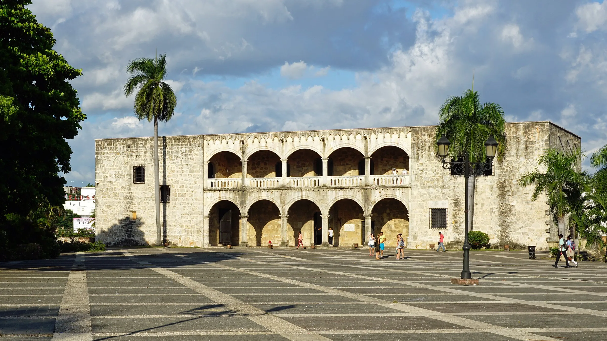 Der Alcázar de Colón an der Plaza de España in der Zona Colonial von Santo Domingo.